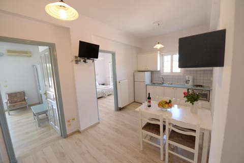 Kitchen or kitchenette, Dining area, Bedroom