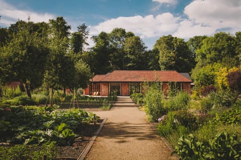 Property building, Restaurant/places to eat, Garden view