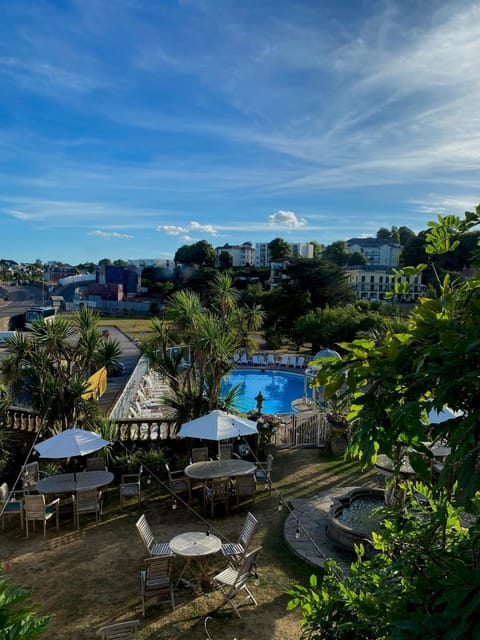 Bird's eye view, Pool view