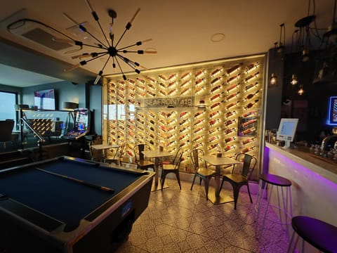 Billiard, Lounge or bar