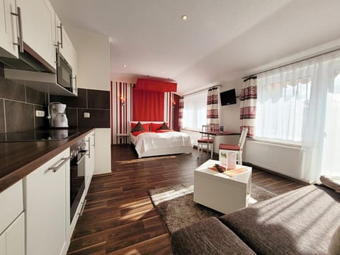 Bed, Kitchen or kitchenette, Living room, Photo of the whole room, Seating area, Bedroom, stove