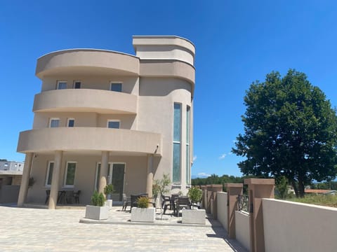 Property building, Balcony/Terrace