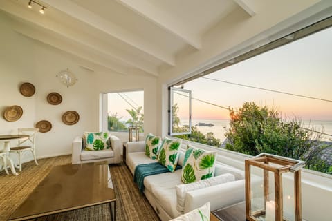 Bungalow on 4th Condo in Camps Bay
