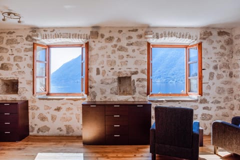 GuestHouse Mrshe Palace Bed and Breakfast in Kotor Municipality