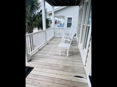 Le Tournesol House in Holden Beach