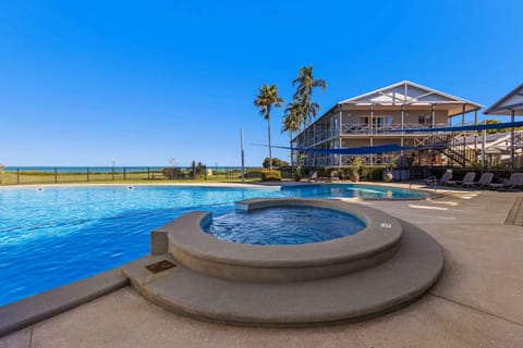 Sea view, Swimming pool, sunbed