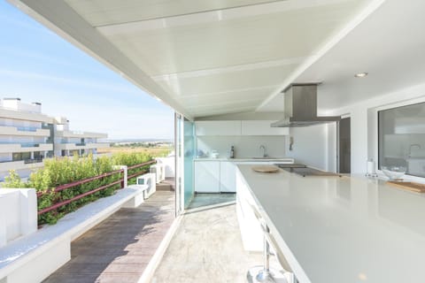 Balcony/Terrace, Communal kitchen