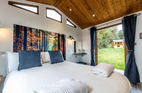 FAIRVIEW FARM Holiday Accommodation 14 Luxury Lodges,Cabins Suitable for Couples ,Families and Groups,Wedding Guests - Sleeps 2-65 guests in Ravenshead, Nottingham near Sherwood Forest set in 88 acres Chalet in Newark and Sherwood District