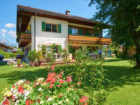 Property building, Garden, Balcony/Terrace