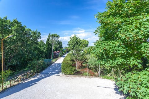 Facade/entrance, Balcony/Terrace