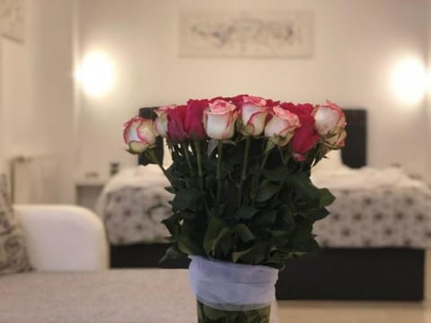 Photo of the whole room, Decorative detail