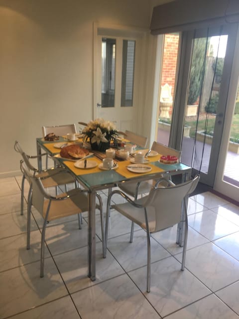 Dining area, Breakfast