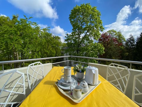 Spring, View (from property/room), Balcony/Terrace, Dining area