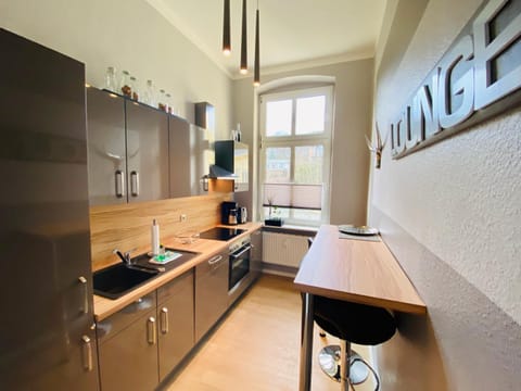 Kitchen or kitchenette, Dining area, oven, stove