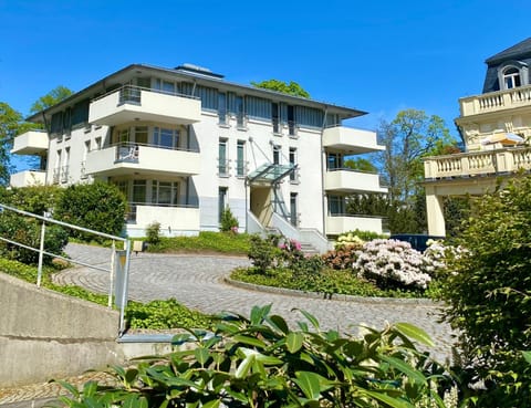 Property building, Neighbourhood