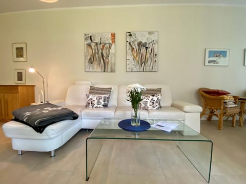 Living room, Photo of the whole room, Seating area