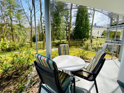 Staff, Balcony/Terrace