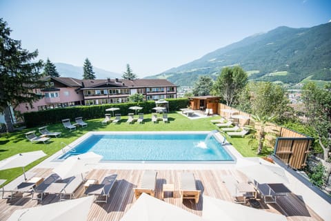 Swimming pool, Swimming pool