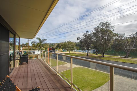 Hybiscus Waterfront Apartments Apartment hotel in Lakes Entrance