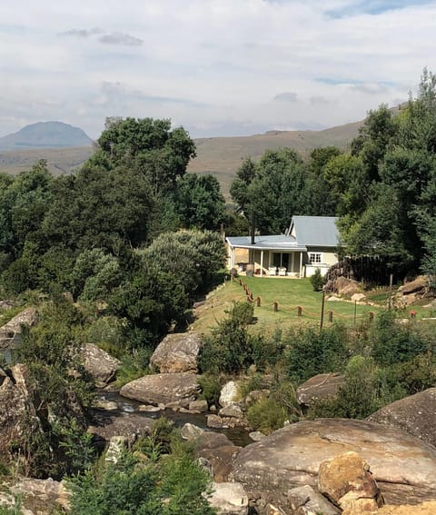 Cleopatra Mountain Farmhouse Estancia en una granja in KwaZulu-Natal