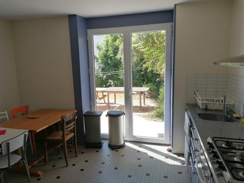 Dining area, Communal kitchen