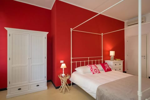 Bed, Decorative detail, Bedroom, wardrobe