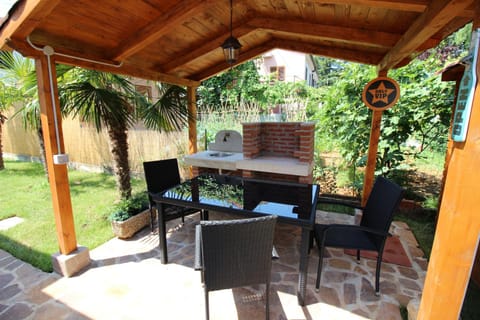 Patio, BBQ facilities