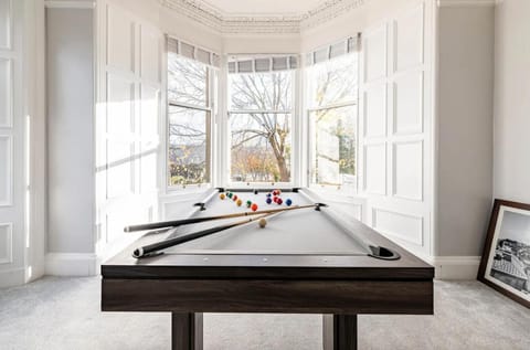 Billiard, Table tennis, Living room