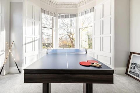 Table tennis, Living room