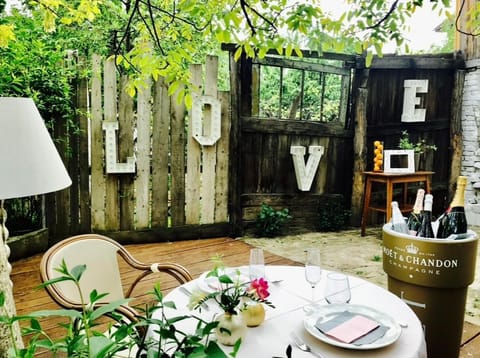 Patio, Day, Garden, Dining area, Garden view