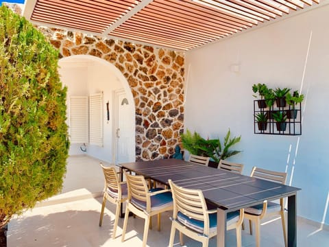 Patio, Facade/entrance, Dining area