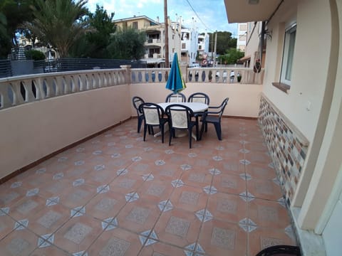 Can Caragol Apartment in Llevant