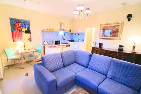 Kitchen or kitchenette, Living room, Seating area