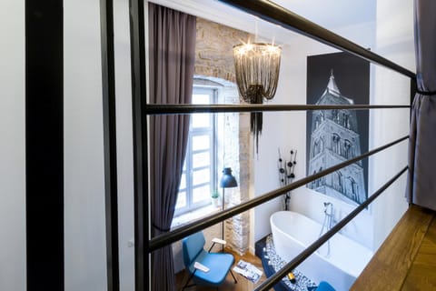 Photo of the whole room, Decorative detail, Dining area
