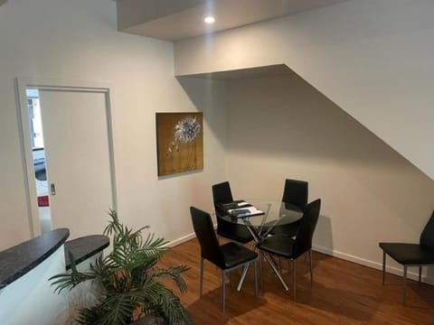 RNR Serviced Apartments Adelaide - Sturt St Condo in Adelaide