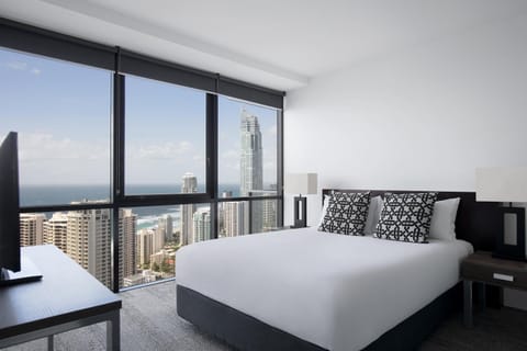 Mantra Circle On Cavill Apartahotel in Surfers Paradise