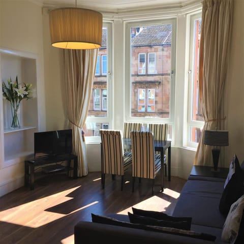 Living room, group of guests, Family