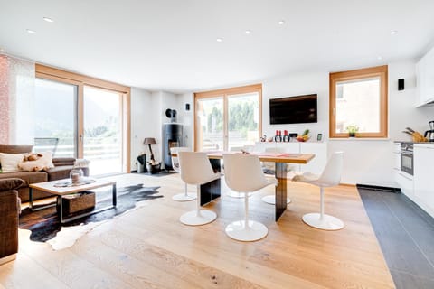 TV and multimedia, Photo of the whole room, Dining area