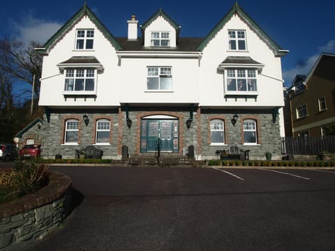 Facade/entrance, Mountain view