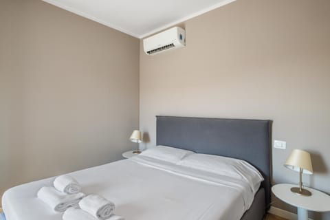 Bed, Bedroom, air conditioner