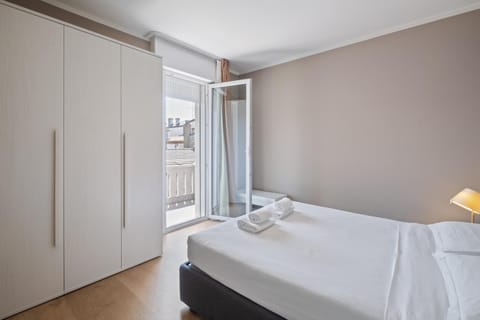 Bed, Balcony/Terrace, Bedroom, wardrobe