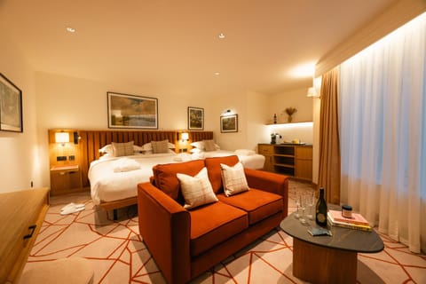 Bed, Photo of the whole room, Seating area, Bedroom