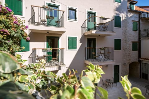 Property building, Balcony/Terrace