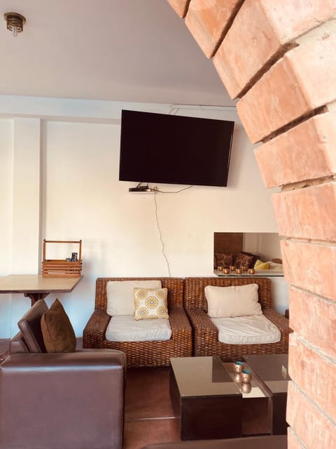 Communal lounge/ TV room, TV and multimedia, Living room, Seating area, Evening entertainment