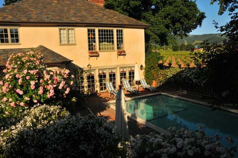 Spring, Pool view