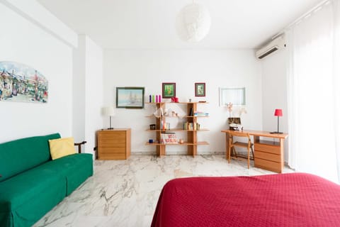 Bedroom, air conditioner