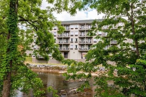 Twin Mountain Inn & Suites Hotel in Pigeon Forge