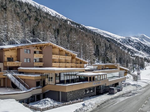 Facade/entrance, Winter, Ski School, Skiing, Hiking, Cycling