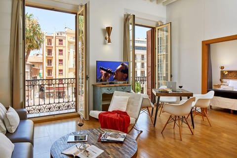 TV and multimedia, Balcony/Terrace, Living room, Seating area, Dining area