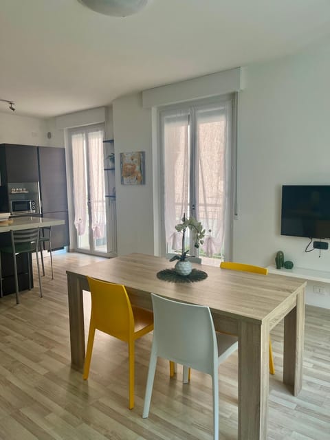 Dining area, kitchen